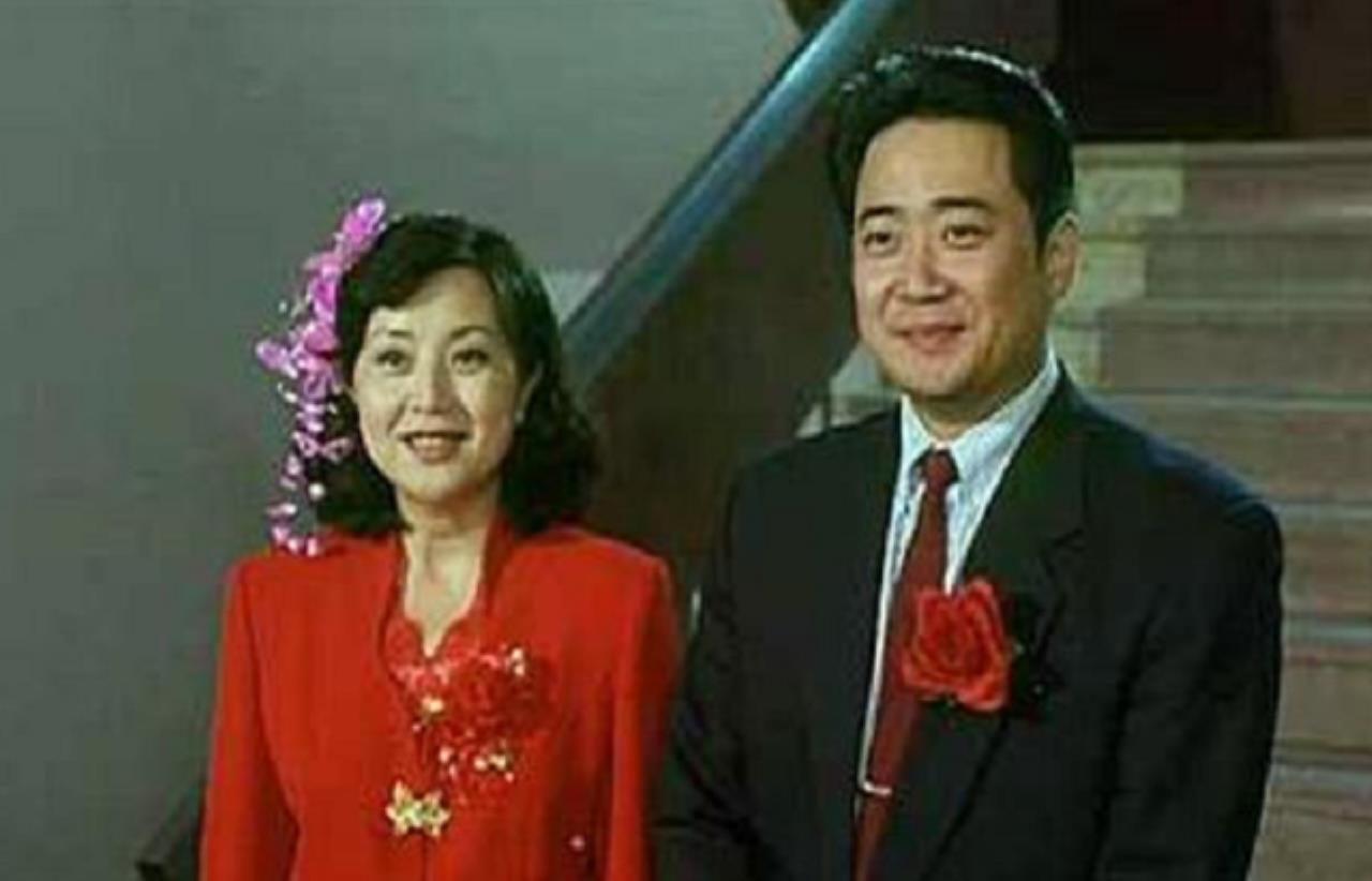 张铁生蹲了15年大牢，身为沈阳农业大学老师的爱人董礼平等了他整整15年。1991