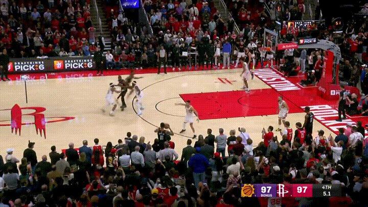 火箭超级巨星杜兰特终于完成了自我救赎！在今天火箭主场迎战太阳的比赛中，当时距离全