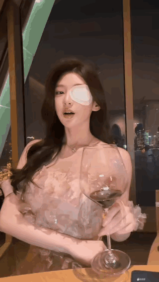 那个叫冬梅的咋了，吃头孢了么一喝就没