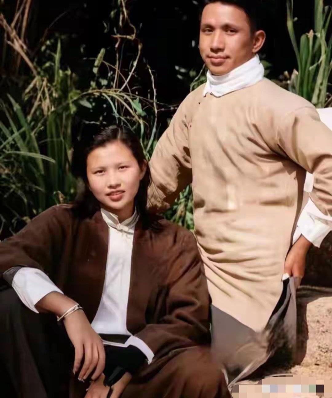 粟裕大将为了追求楚青，耐心等待两年多，就连拍摄这张照片也让她坐着。这是粟裕与