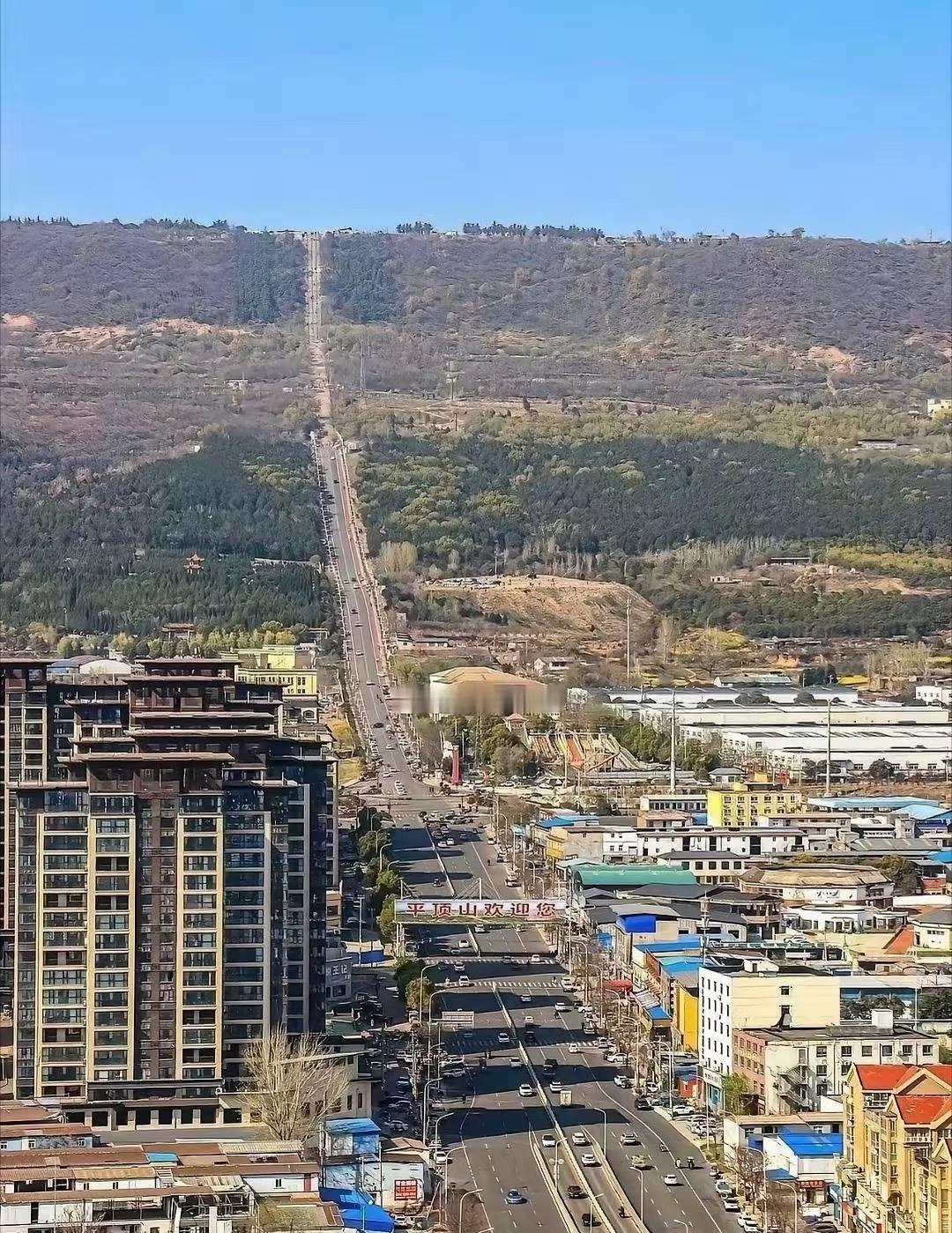平顶山名字具像化了平顶山不出名，但出了刘昊然出名了，我都记得了，洛阳王一博，