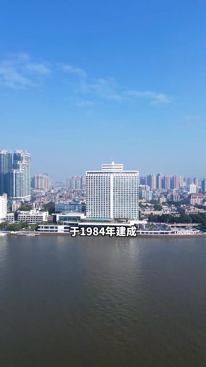 五星级大酒店。这就是中国五星级酒店的鼻祖，早在40多年前就已经耗资2亿建造，它