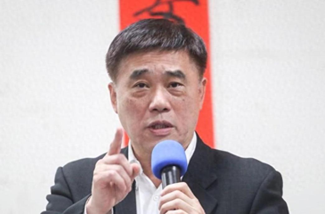 郝龙斌连装都懒的装了，公然妄称参加九三阅兵就是“舔共”！另外郝龙斌虽然表示九二共