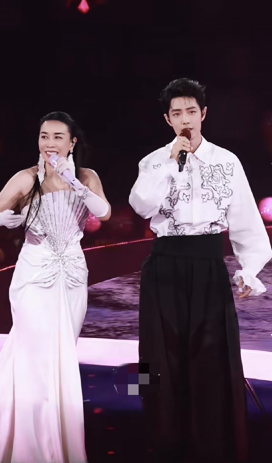 其实明眼人都看得出来连现场的的歌迷也很清楚那英今晚北京演唱会的嘉宾肖战，