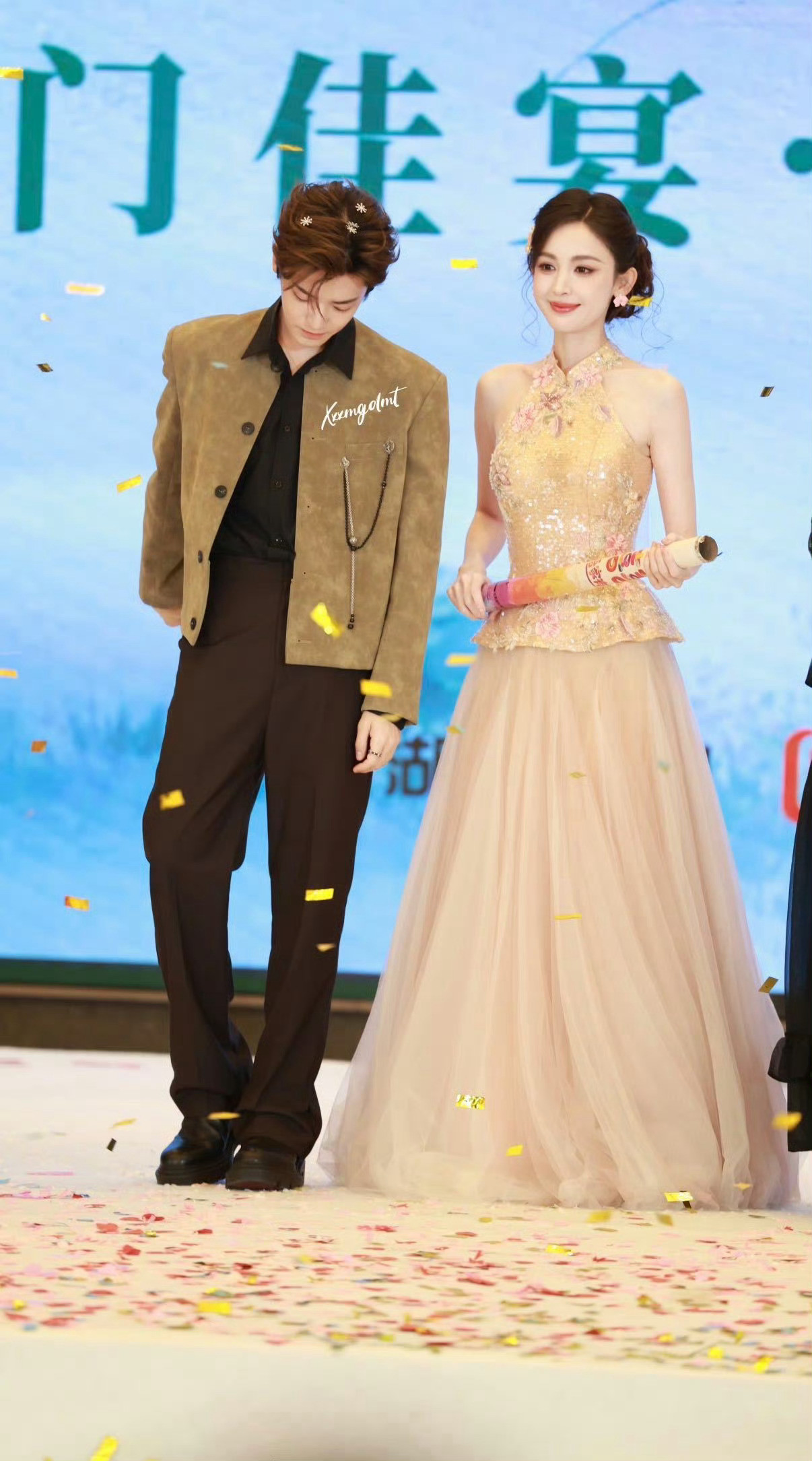 我家cp回应二搭就这么大大方方谁被侯明昊娜扎的直播甜晕！刷到“好羞耻”的二创片