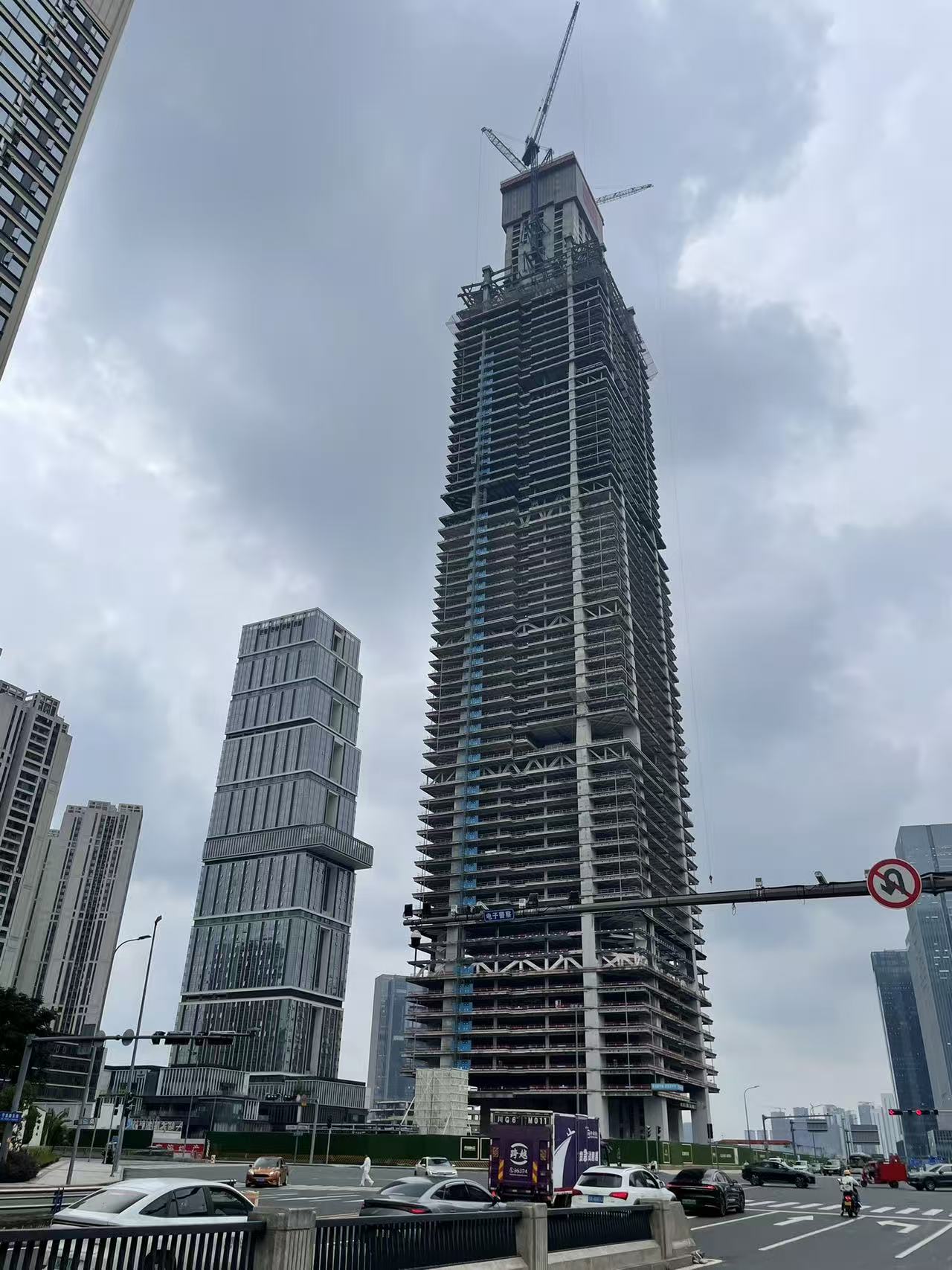 网传成都第一高楼因限高将停工, 官方回应来了