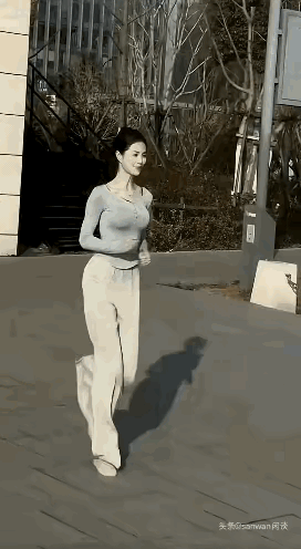 身材苗条，动作舒展，谁不喜欢？健身女身材曼妙的姿态苗条体态轻盈好体态美女