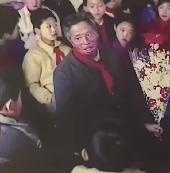 1971年黑龙江的油坊里，退伍老兵石永全盯着油票上的红印章，手里的油瓶“哐当”掉
