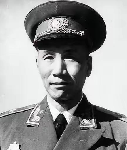 1941年皖北的深夜，泗南县崔庄的临时营地被黑暗笼罩，刚率部投奔新四军的国军团长