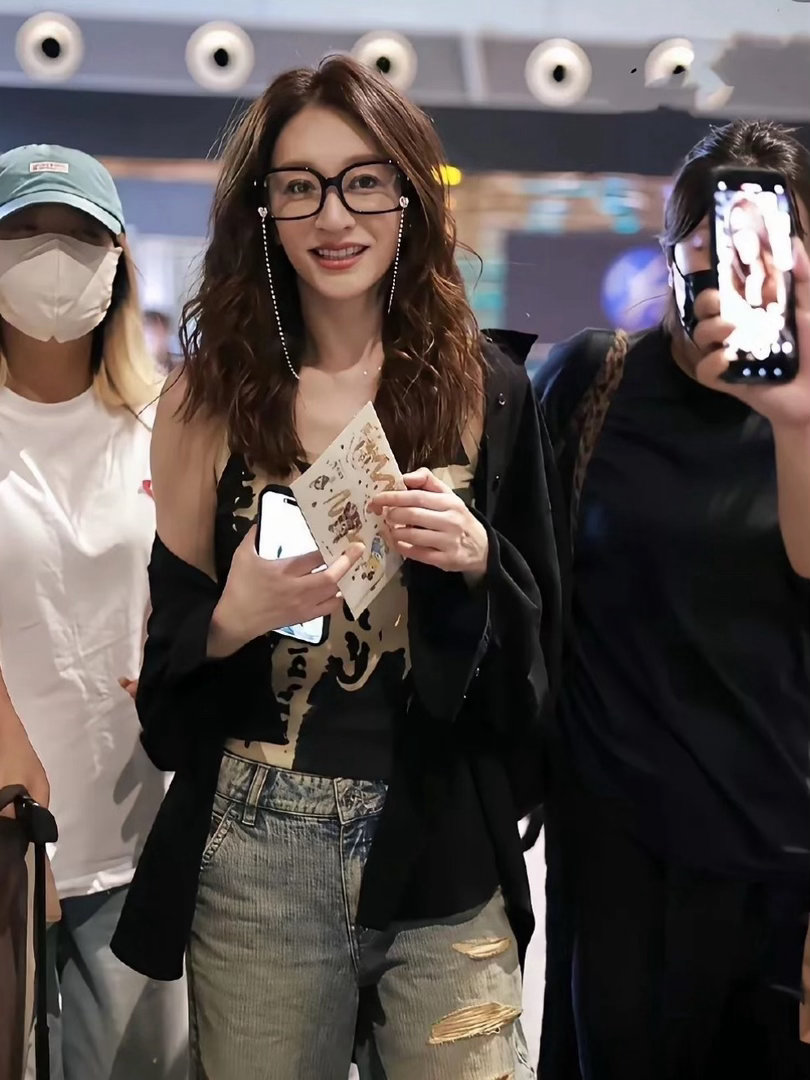 如果当年她没有流产真的不敢相信她的孩子得有多好看。​​​