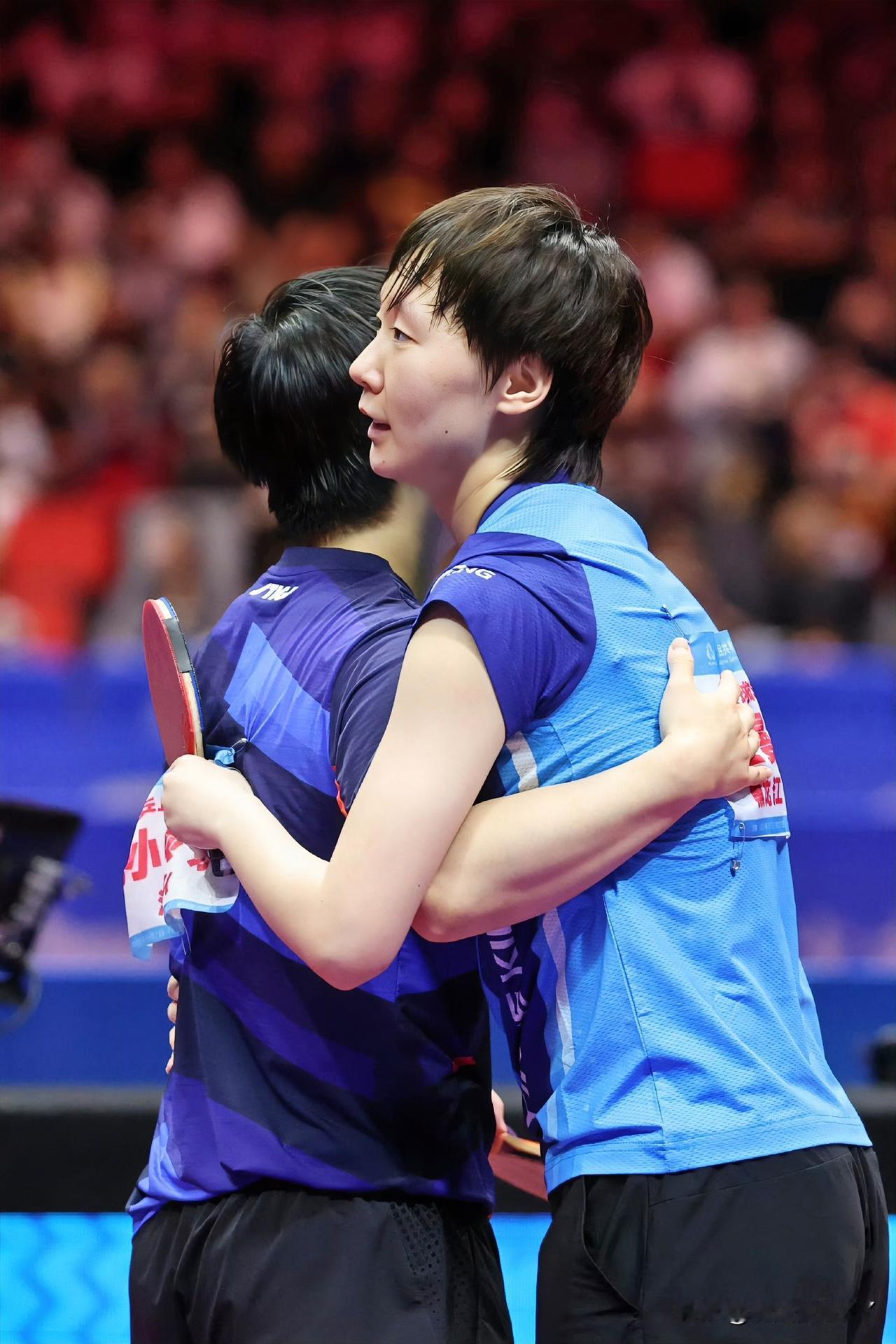 王曼昱逆转比赛的硬实力，让孙颖莎说了句大实话，她说曼昱就是现在女乒最优秀的