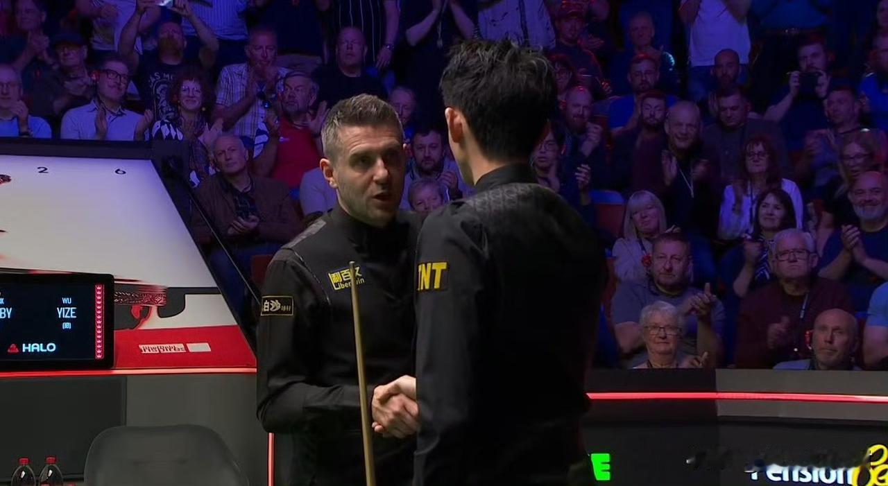 说实话，没想到这场比赛能够打到凌晨。手握9:7的吴宜泽，在8点钟开始的斯诺克世锦