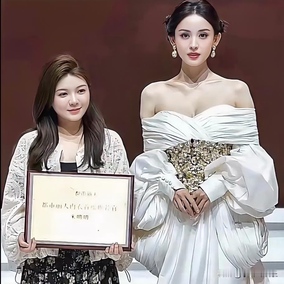 只要娜扎不塌房她有没有代表作真的不重要她最大的优势不是演技，也不是性格，