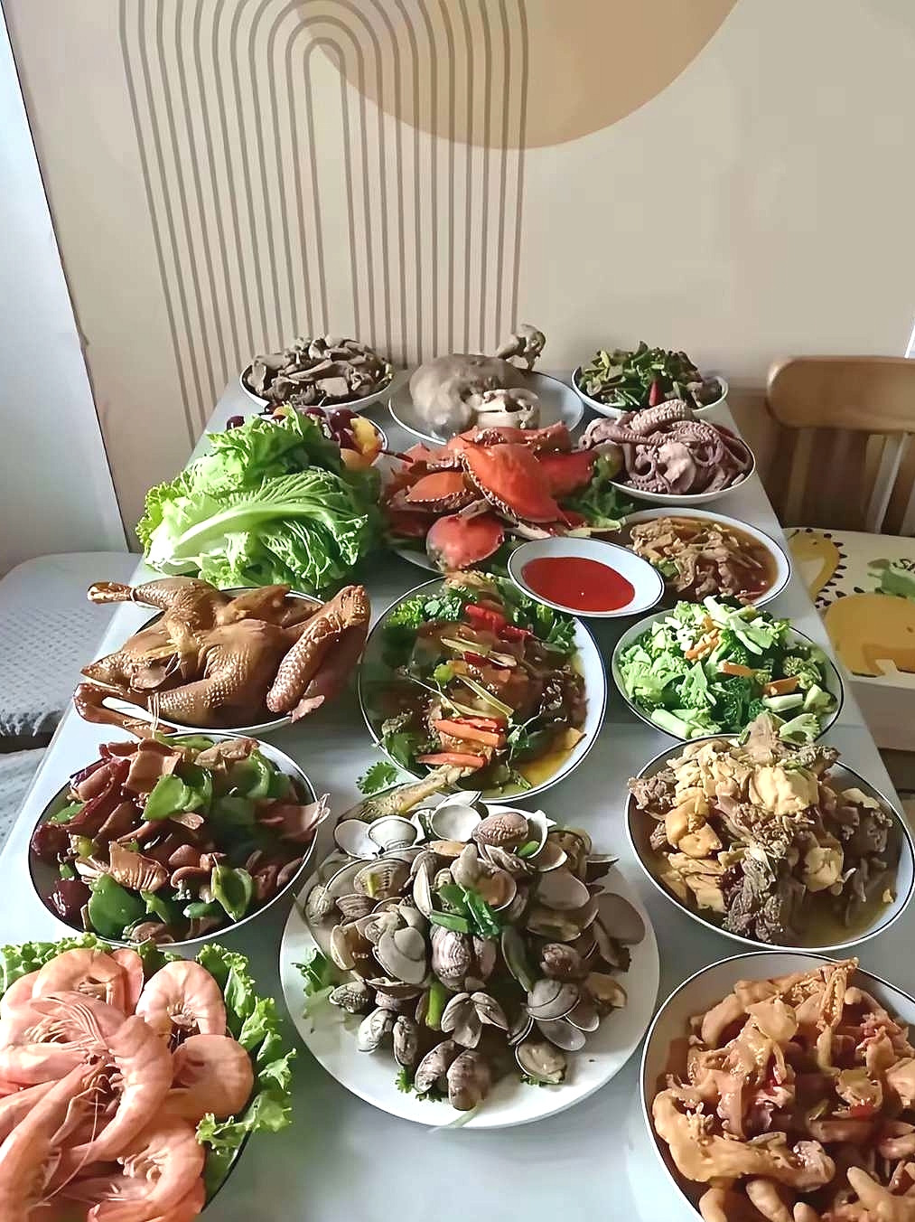 这伙食，月薪一万以上的才吃的起吧