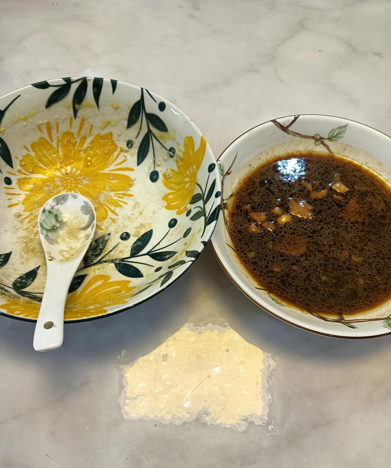 今天晚上终于买菜了！买了点肉，买了了把豆角，买了些鸡蛋，又称了几斤米。晚上三个