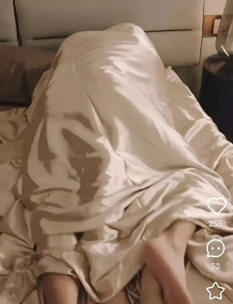 刘萧旭这回真把“茶系”演活了。表面温吞，眼神里全是算计，观众一看就懂：这哥