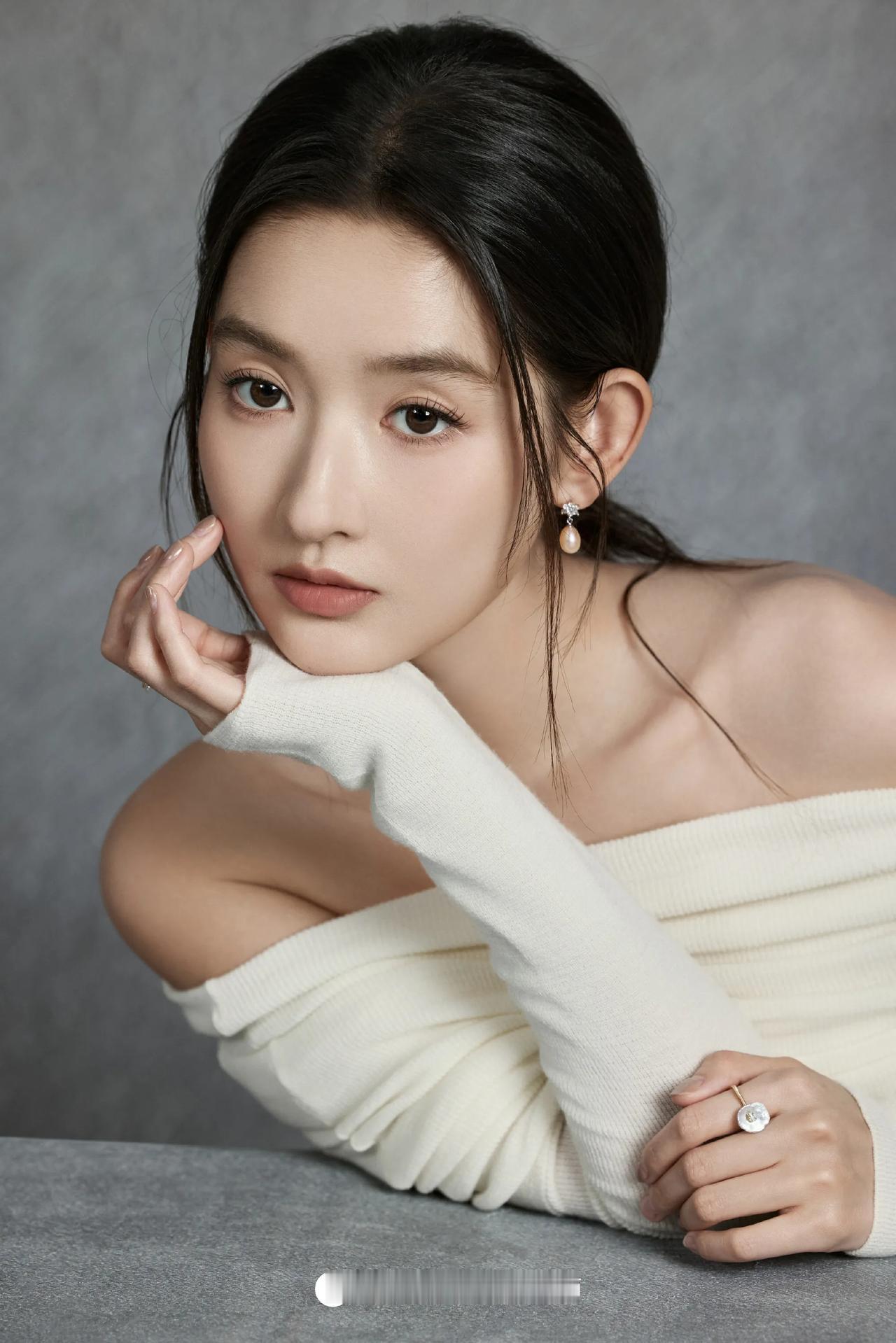 王玉雯美图分享，优雅美丽，可爱迷人王玉雯演技王玉雯恋情王玉雯穿搭王玉雯壁纸