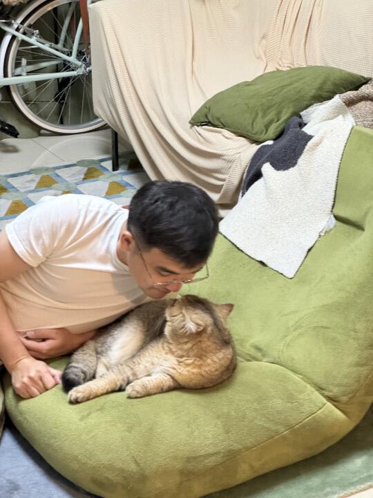 小猫咪是不是都更粘爸爸一点