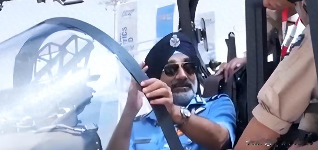 印度空军司令怒斥光辉战机：漏油、跳票、性能差，这哪是国产战机朋友们，最近印