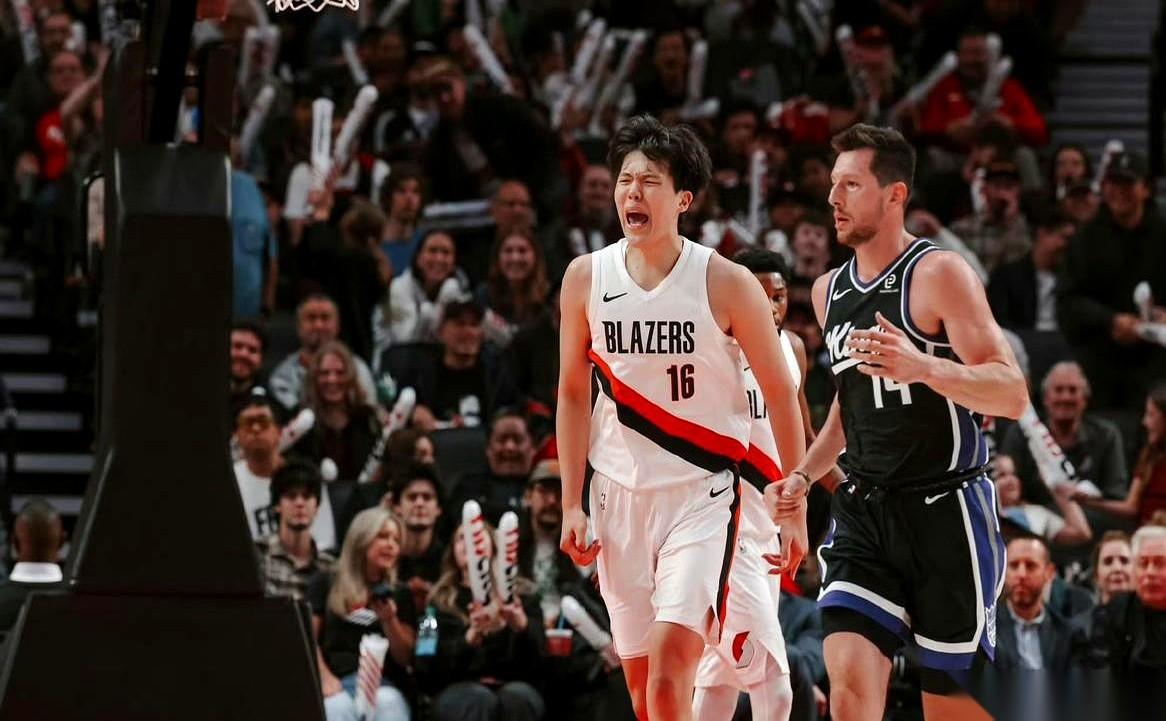 第一节就三犯，我心都凉了半截。寻思这孩子第一场刚被喷完，这把心态可别崩了啊。