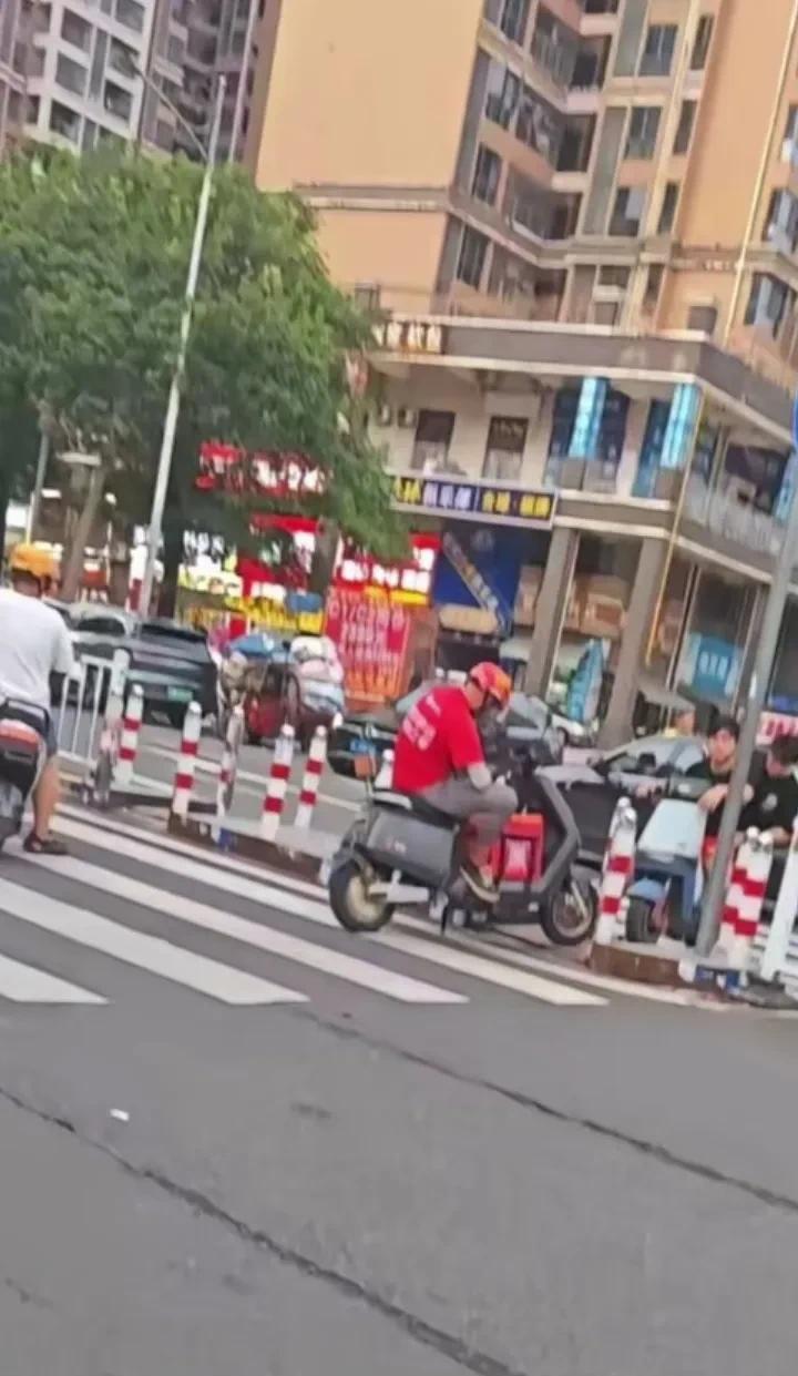 这两人应该是真正的“犟种”吧！[捂脸哭]如果你是其中一方，你会怎么做呢？消息来源