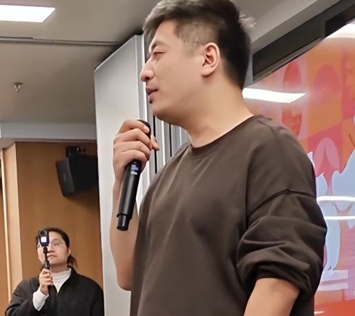 张雪峰走了，留下一个扎心问题：到底该先享受还是先拼命？那个反复说着“读书的苦