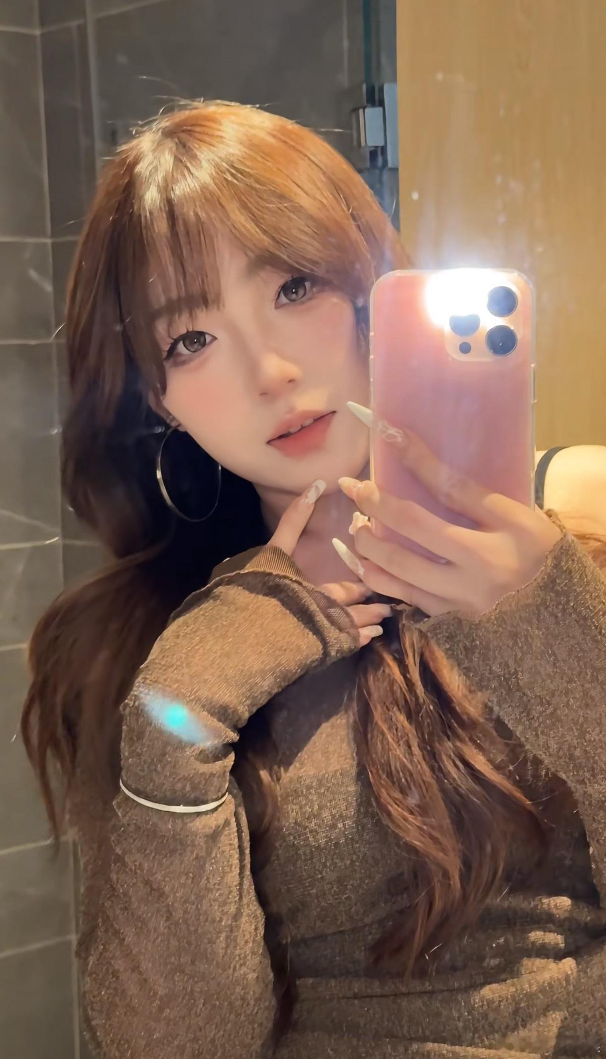 小郑一天哎呦喂，俺们小郑又招谁惹谁了，都离婚多久了，咋还有小郑的事啊，别拉小郑