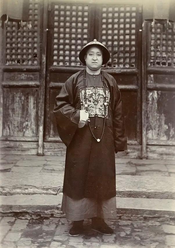 清朝正一品大员的官服规矩，竟被衍圣公打破了。清朝进宫觐见，那叫一个讲规矩。大
