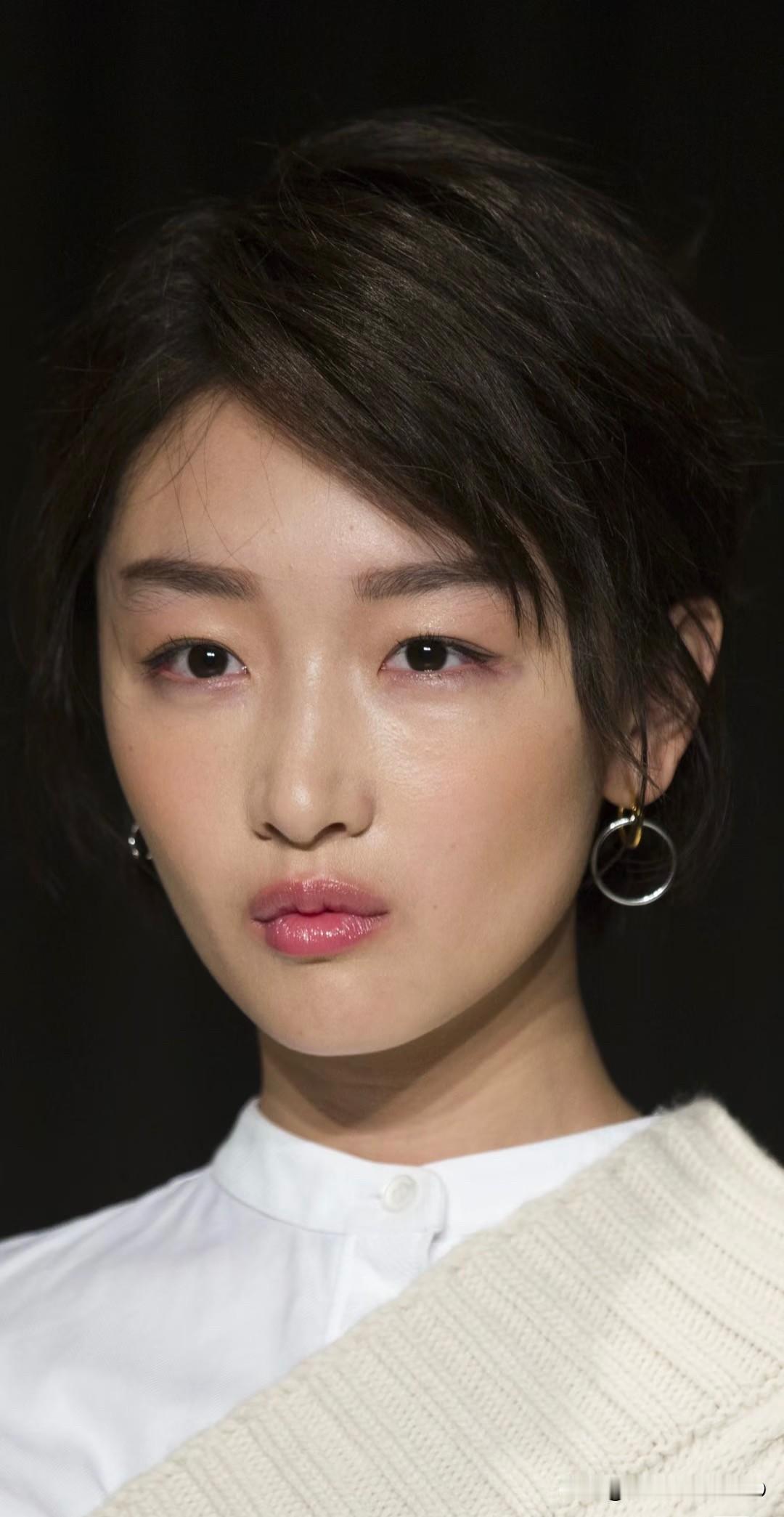 周冬雨灵动与真实之美