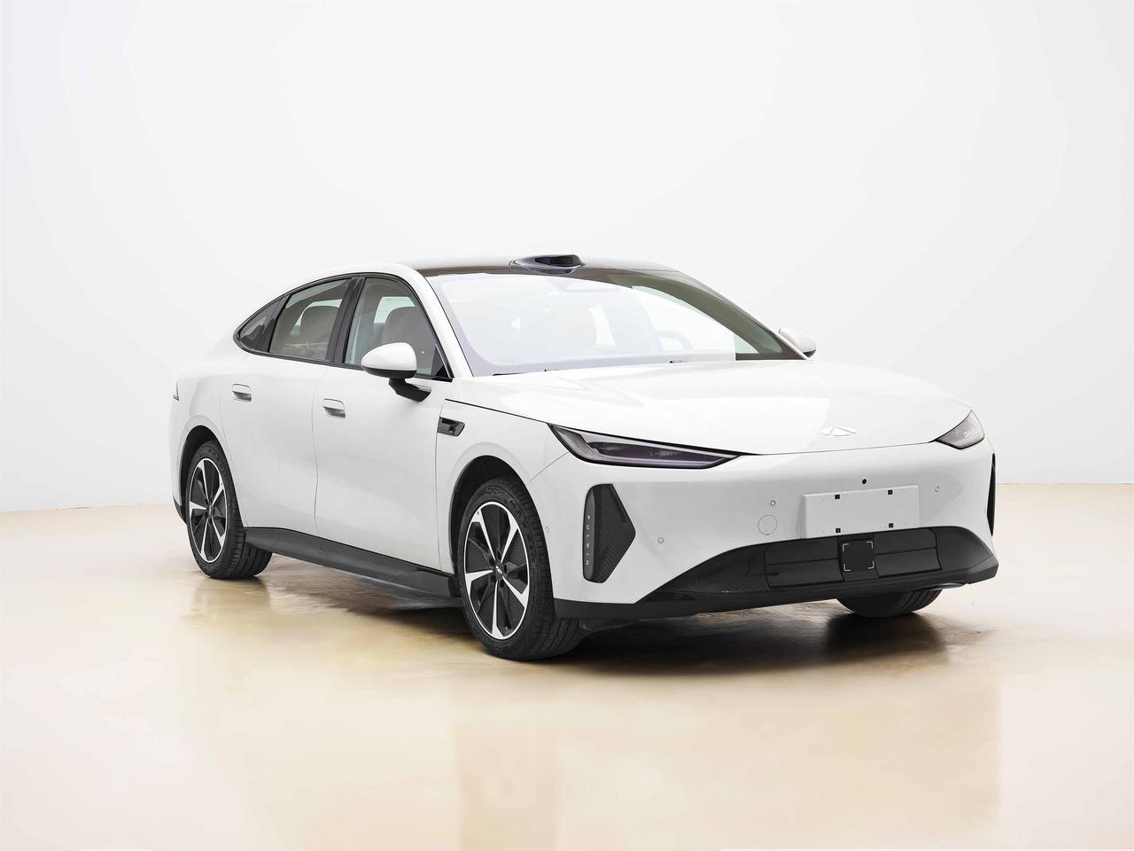 奇瑞又来搞事情了！风云系列纯电家轿申报图新鲜出炉，风云A8纯电版，这个造型似乎和