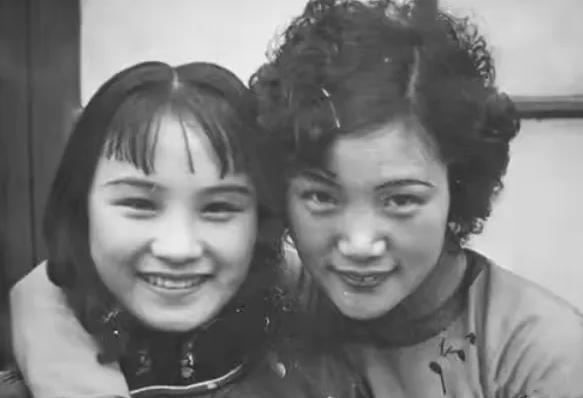 1937年，著名影星陈燕燕去闺蜜童月娟的家中做客，聊的口渴就顺手把桌上茶杯里的水