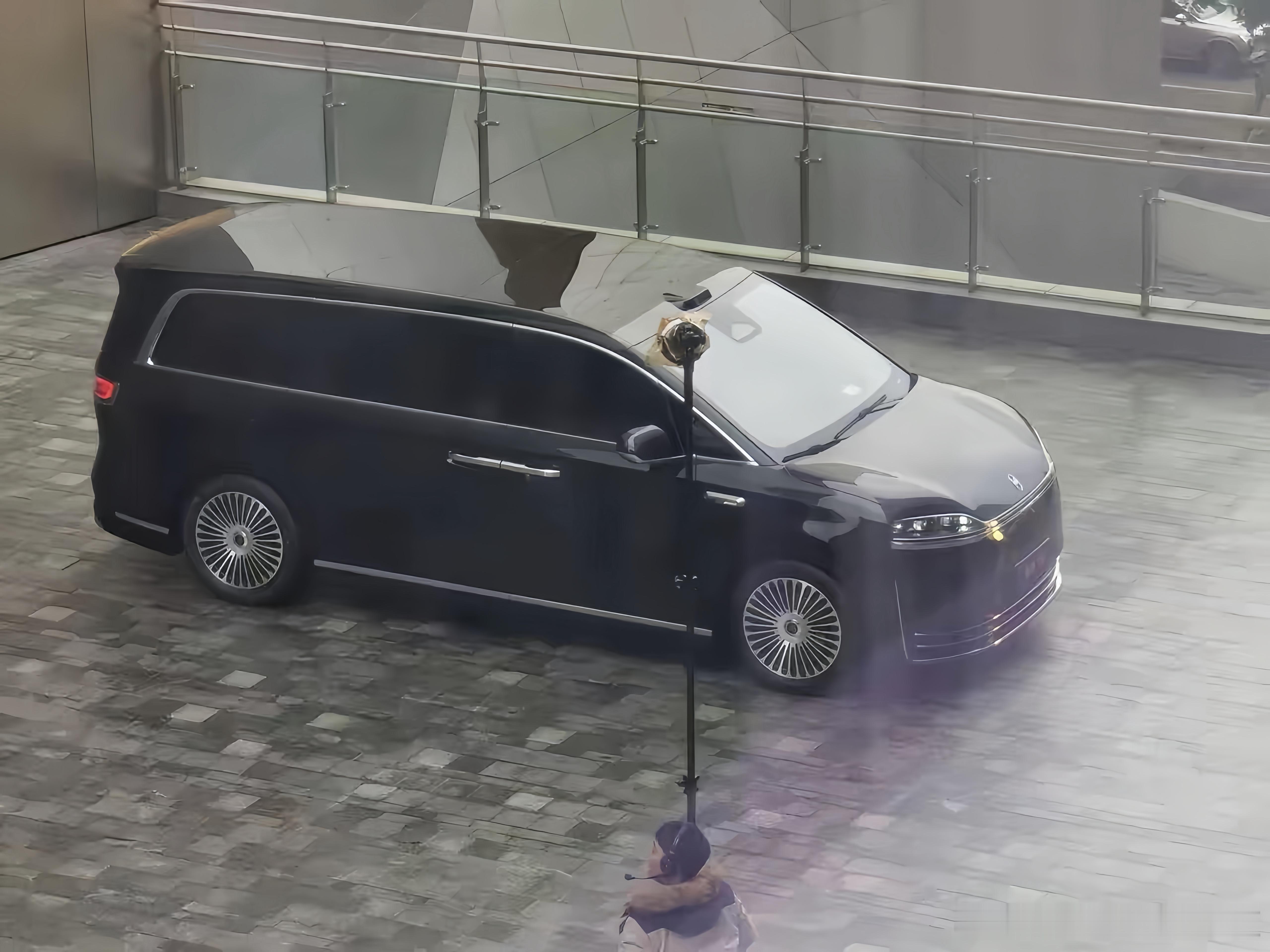 智界V9实车照来啦！大家觉得如何？