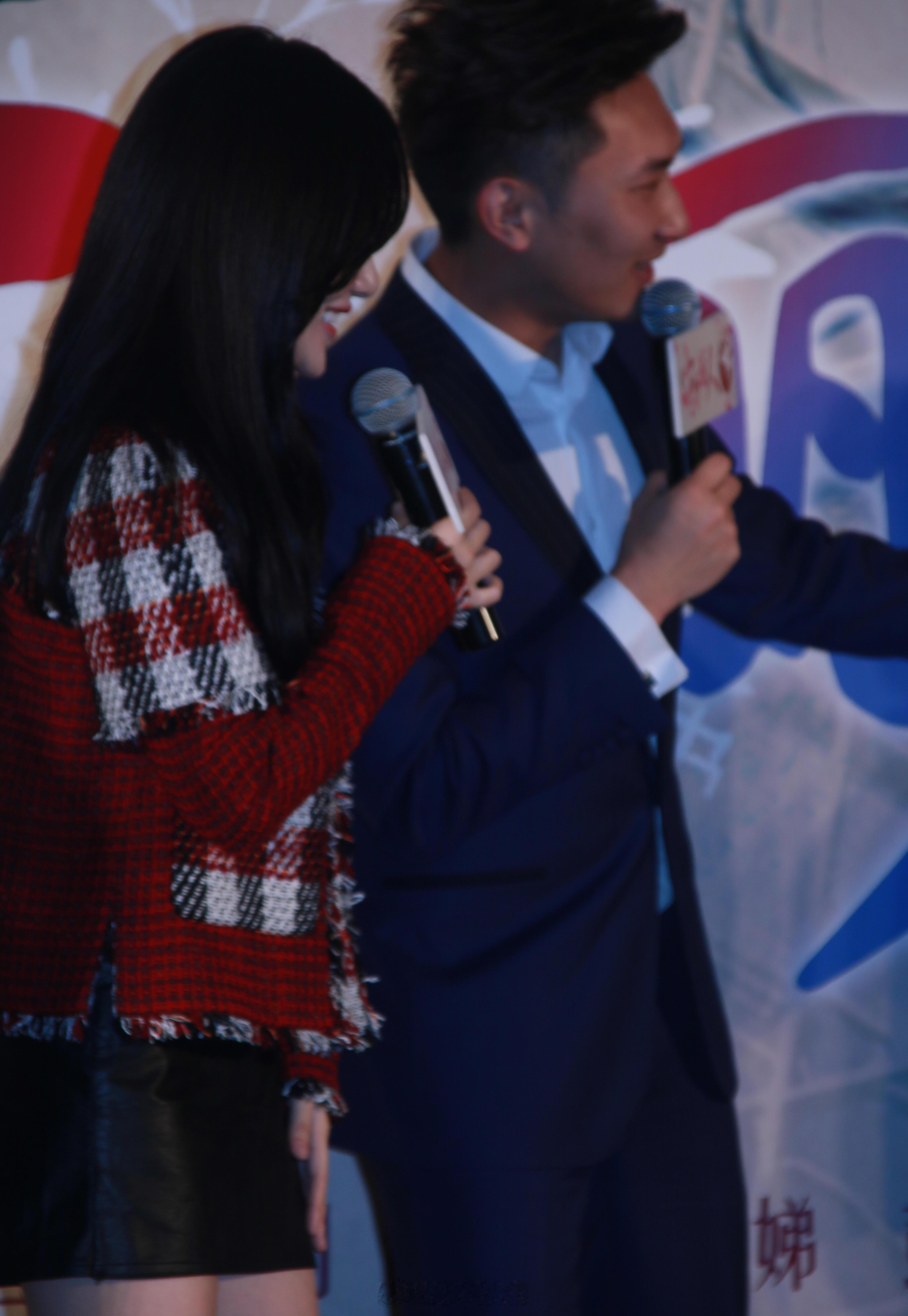李小璐格子衫​​​