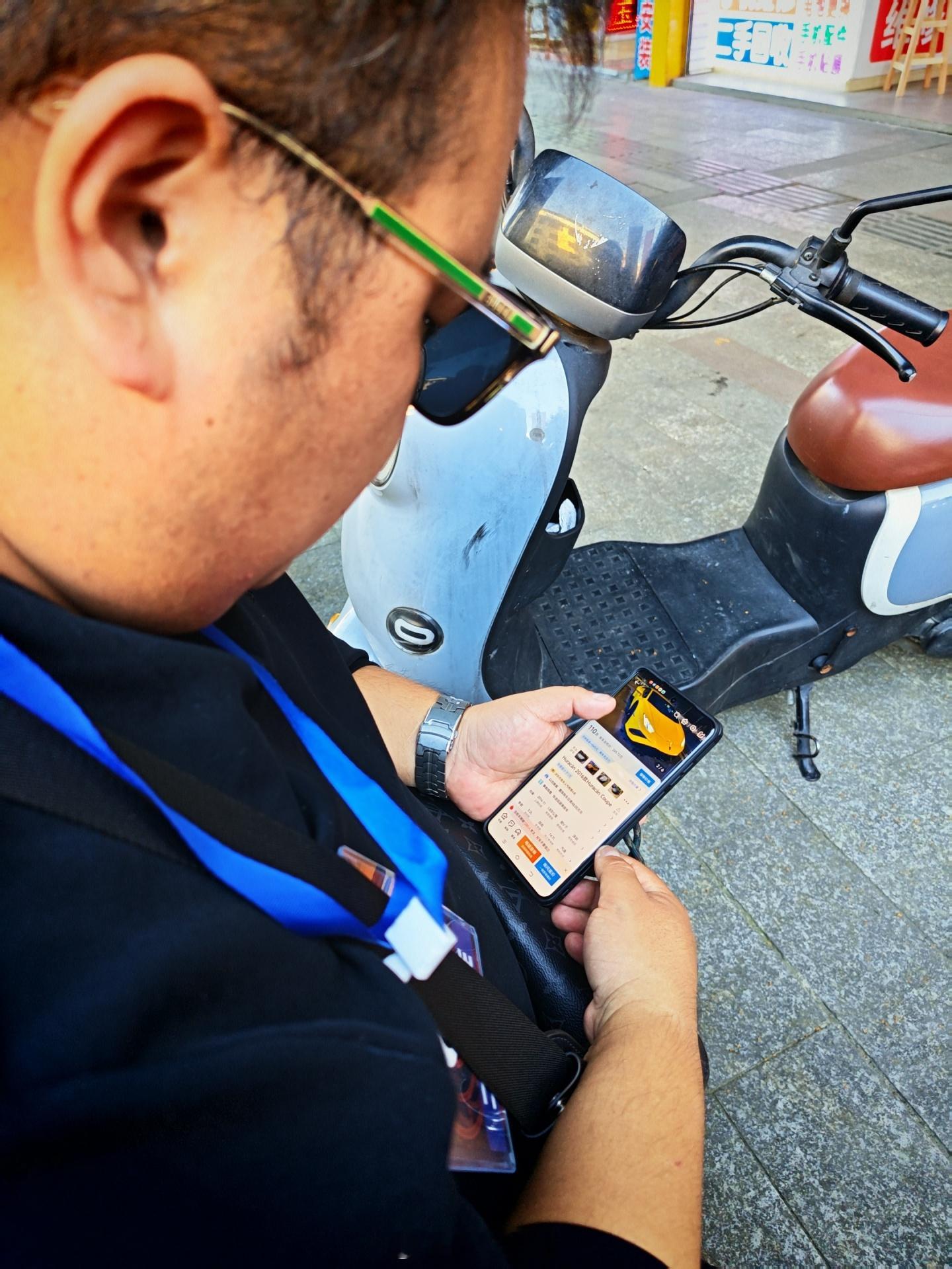 参加了，真上头我旁边的这位已经在选车了