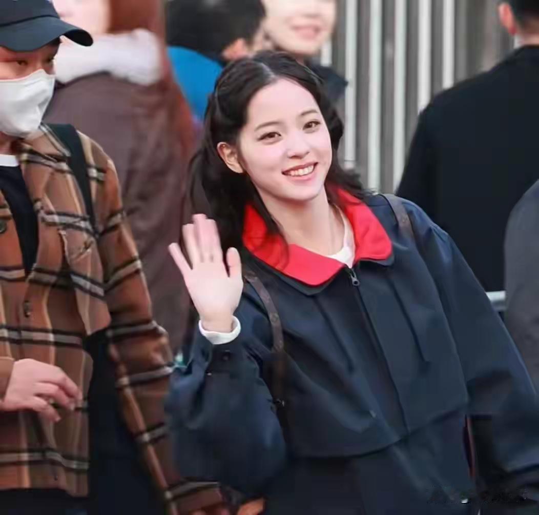 2月8日央视春晚第四次排练，这波彩排看下来，今年春晚真有点东西，明星入场与粉丝互