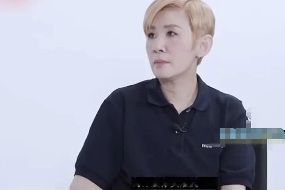 主持人：“为什么你当初要离开TVB"吴君如：“薪酬低，公司挽留我，平时500元