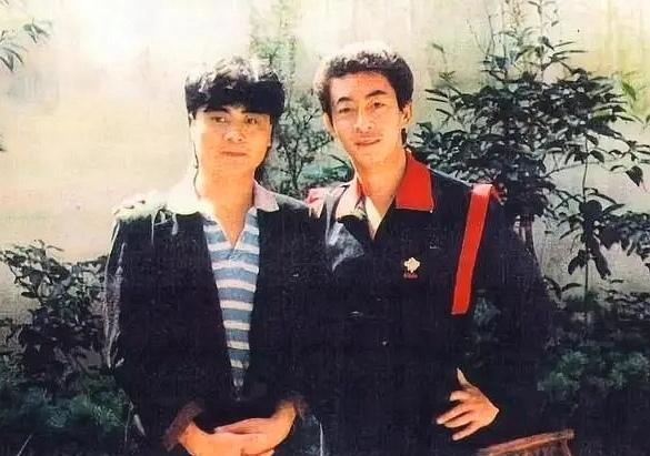 八六版《西游记》的孙悟空，真是靠“走后门”上去的？一张1987年的旧照，把六小