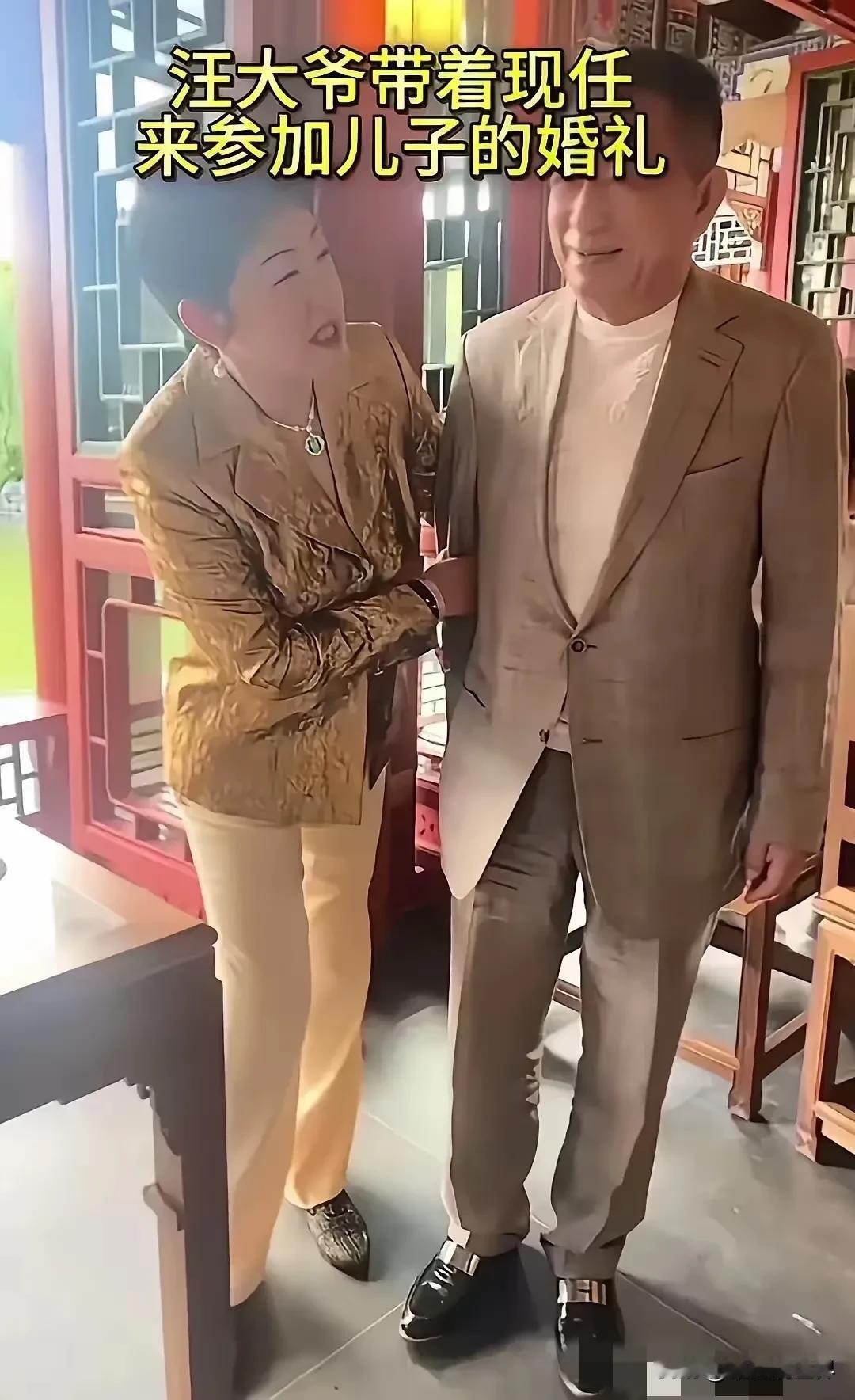 汪小菲他爸到底是什么来头，起码气质这一块拿捏得妥妥的，大老板的派头十足[狗头]而