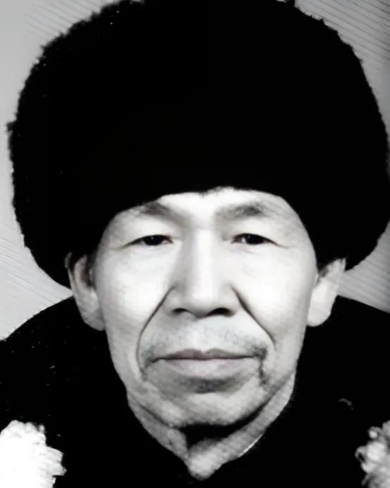 他是四川一老农，104岁离世，子女收拾他遗物时，却吓了一大跳，他没有留下任何遗产