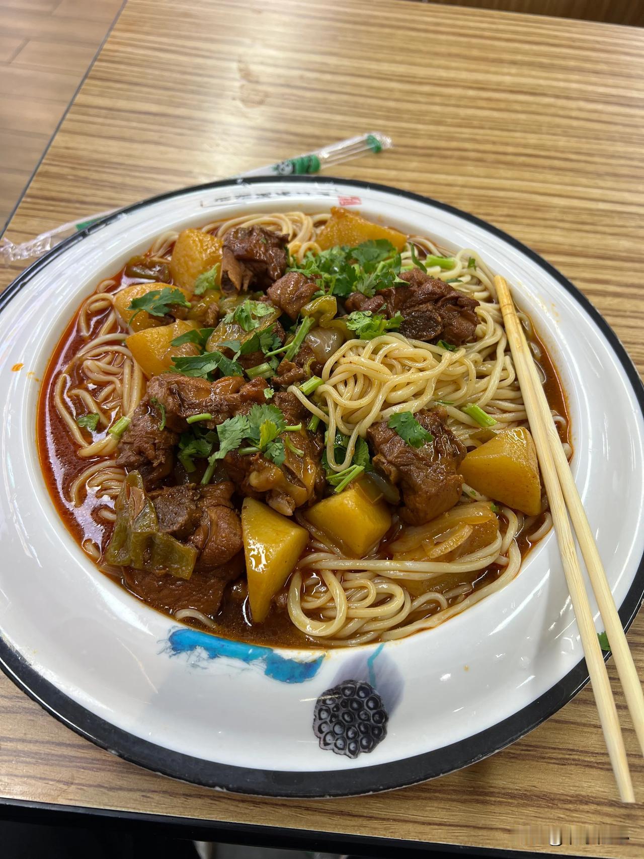 大盘鸡拌面(*´﹃｀*)🍜可以续面😁