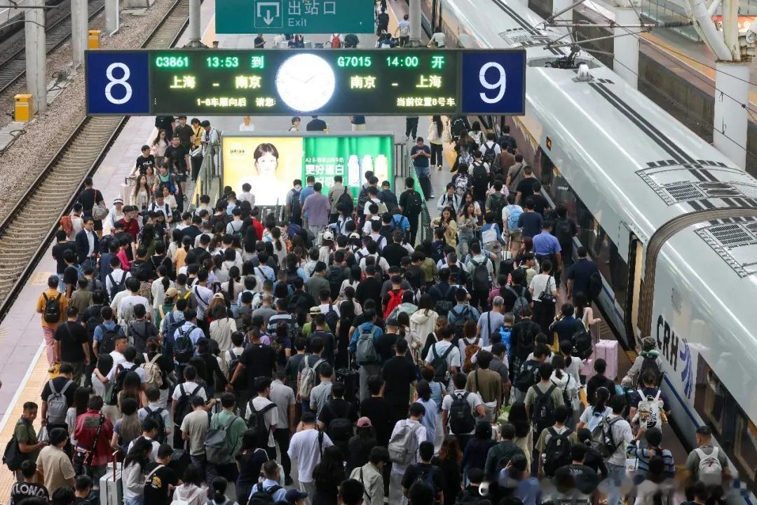 【南京南站2026年中秋国庆此时此刻南京南站】中秋国庆“双节”叠加，旅客出行意