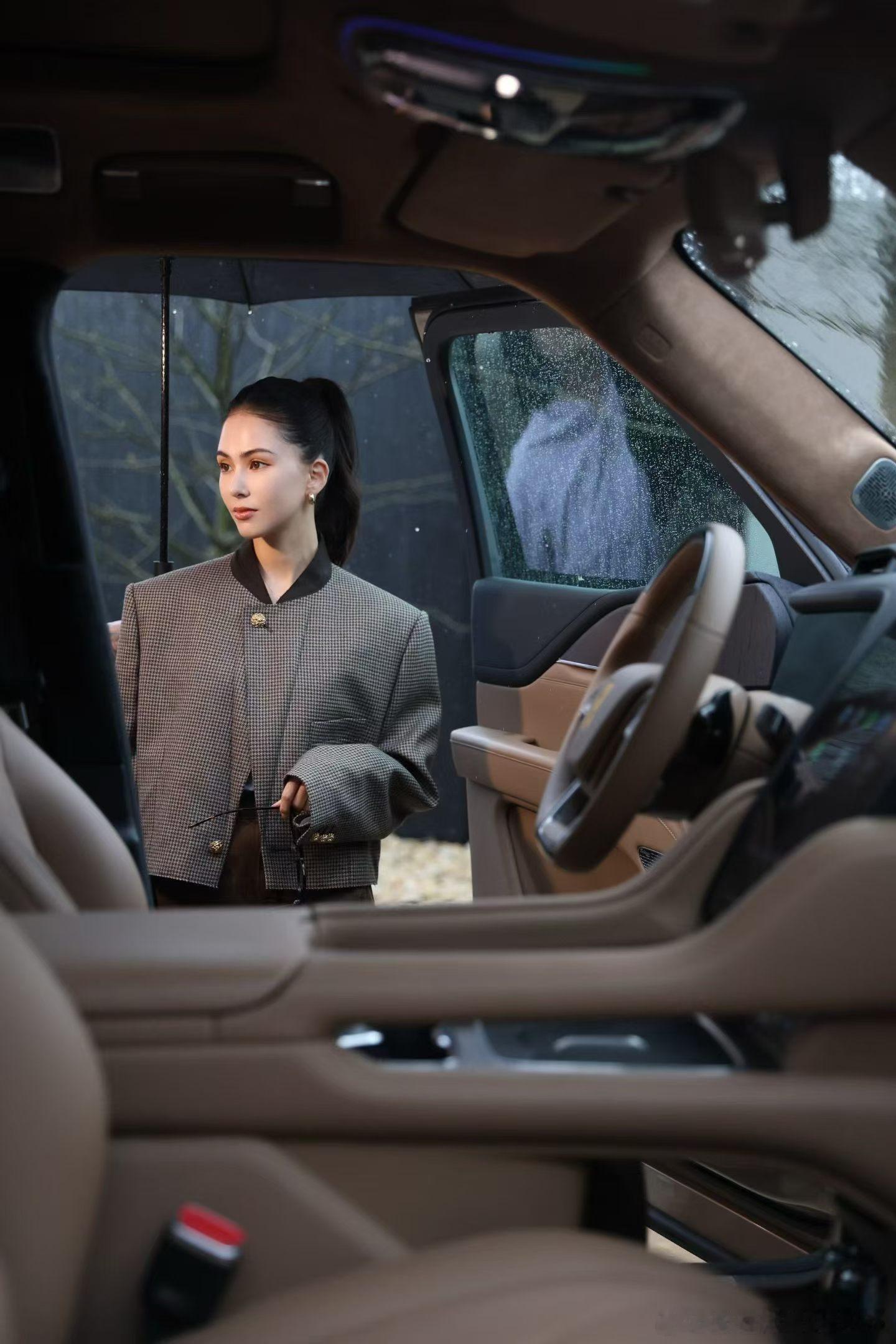 周杰伦要买仰望U8L！传下去，周董家新座驾仰望u8l昆凌X仰望U8L