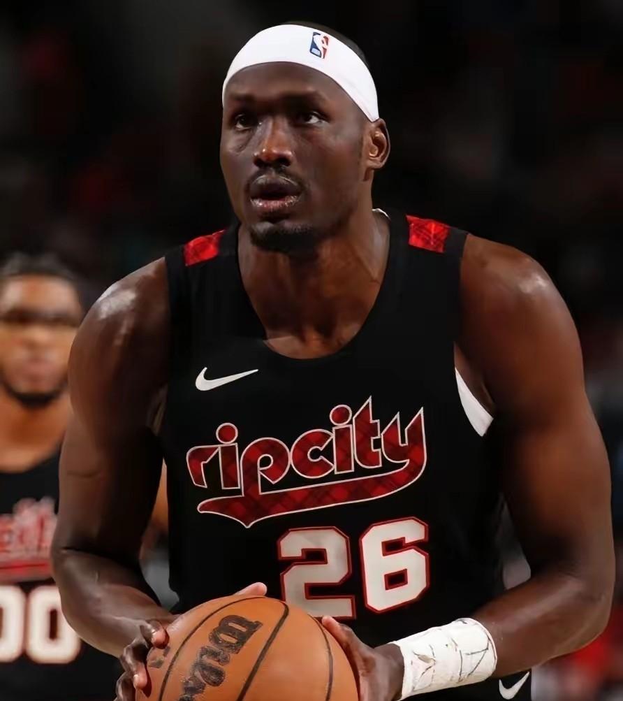 估计连杨瀚森自己也没有想到，当年在CBA还是只配给自己打替补的里斯竟然会成为开拓