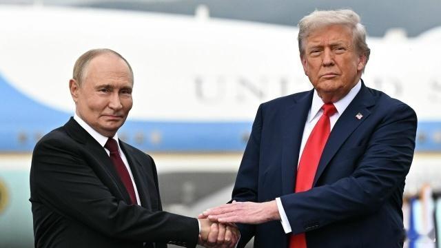 弗拉基米尔·普京的助手尤里·乌沙科夫报道了俄罗斯和美国总统之间的电话交谈。主要: