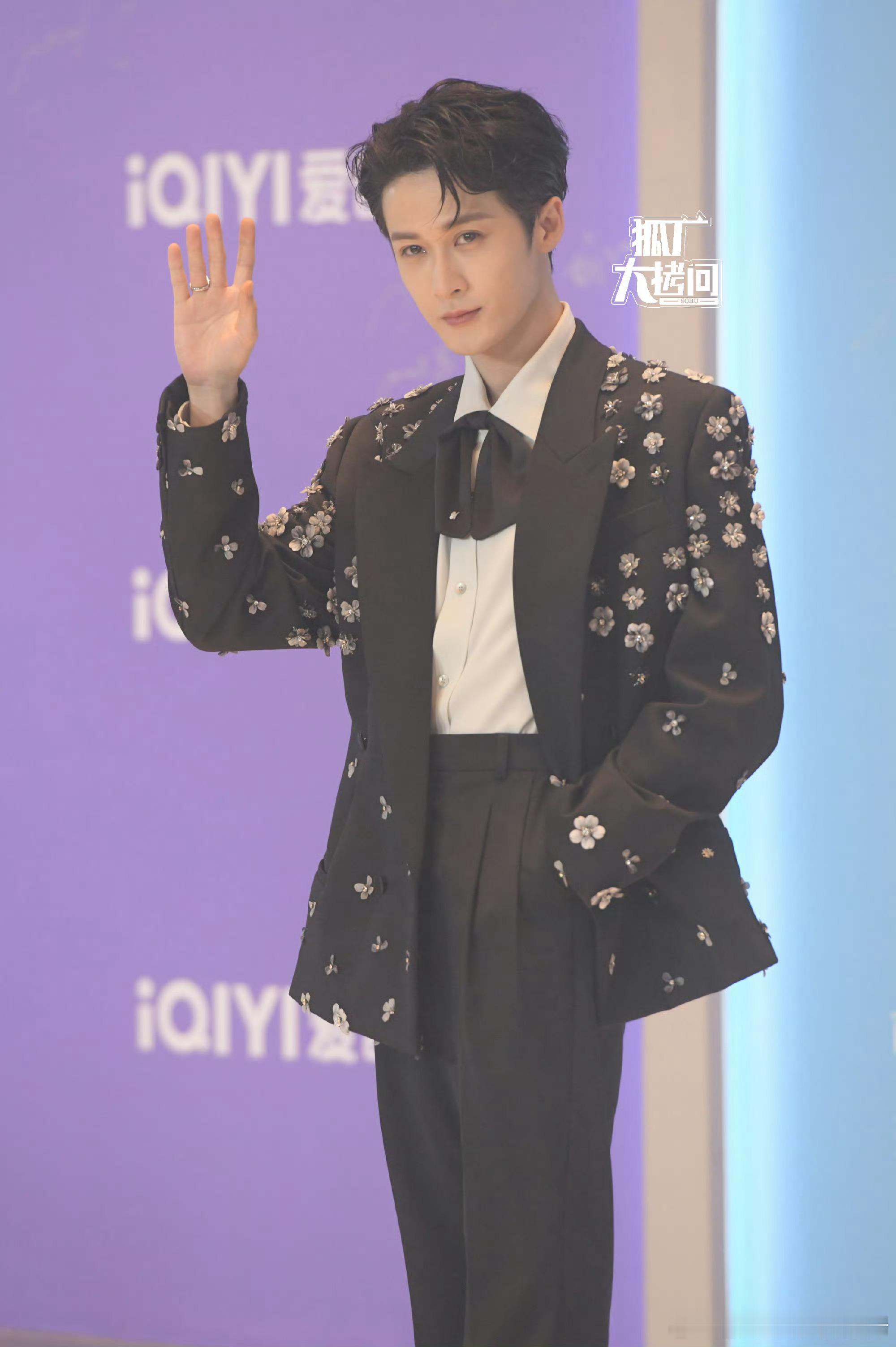 男星尖叫之夜红毯媒体生图！你Pick谁？檀健次张凌赫邓为侯明昊任嘉伦刘