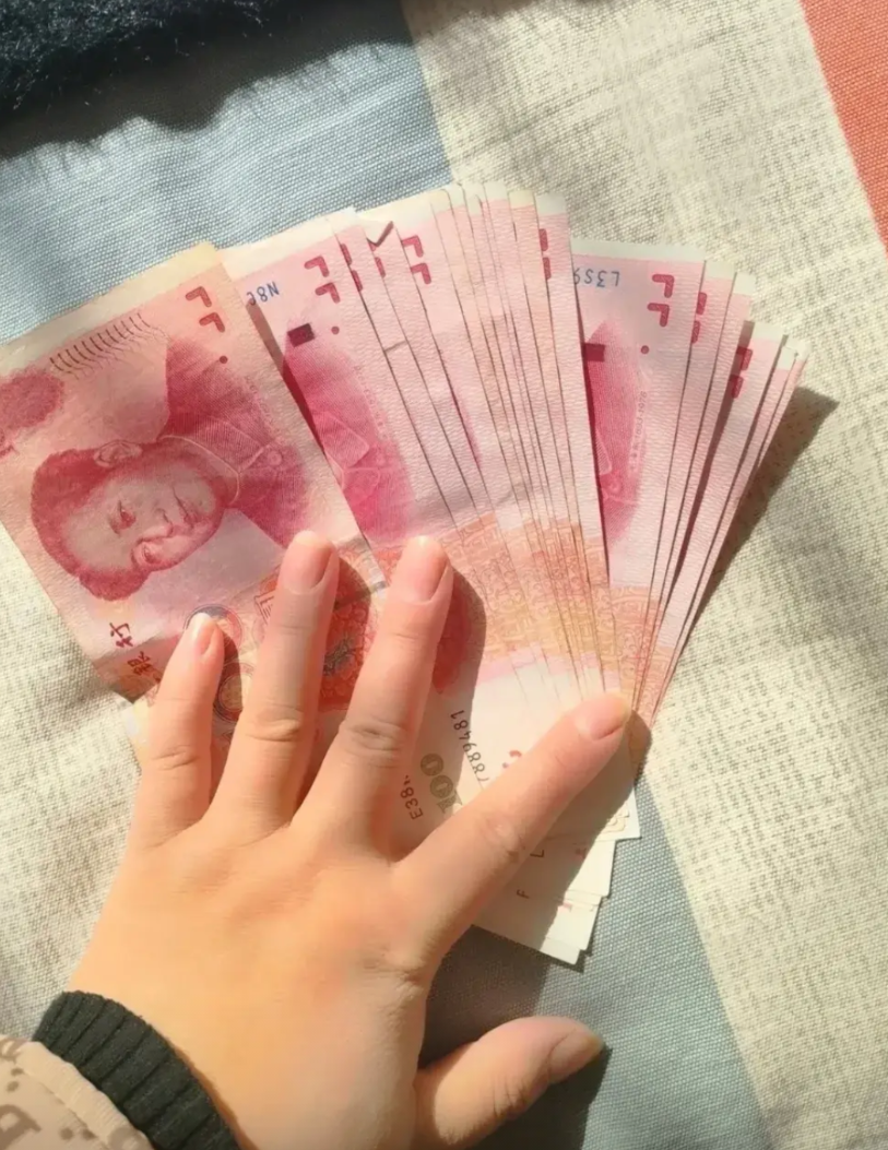 江西赣州，一男子因盗窃5次入狱，在服刑期间没有改过自新，反而惦记狱友的家底。在一