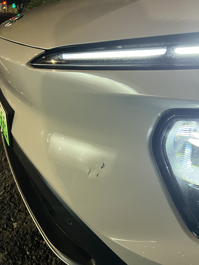 提车20天撞两次了第一次有点心疼昨天第二次已经无所谓了反正也就是个三十多万