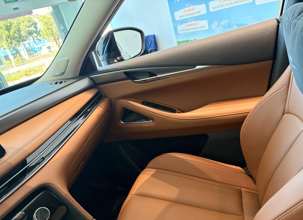 今天和一个小伙伴聊天的时候，他说为什么现在有这么多人买新能源车？他看了很多