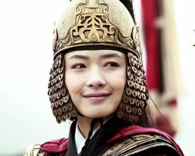 1561年，戚继光在外偷偷纳了小妾，并生了5个儿子，妻子王氏得知后，抄起一把长刀
