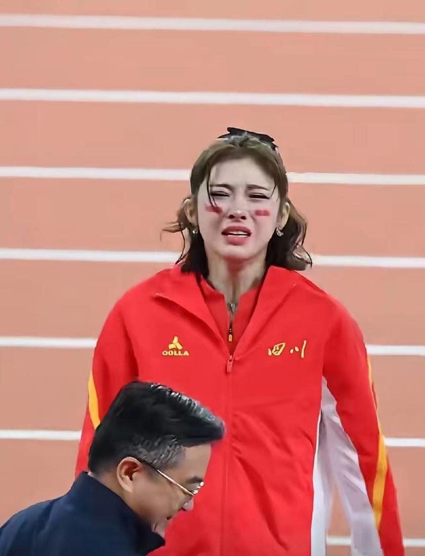 其实吴艳妮拿不拿冠军都无所谓了，只要话题还在，她就一直比冠军更受关注。比如